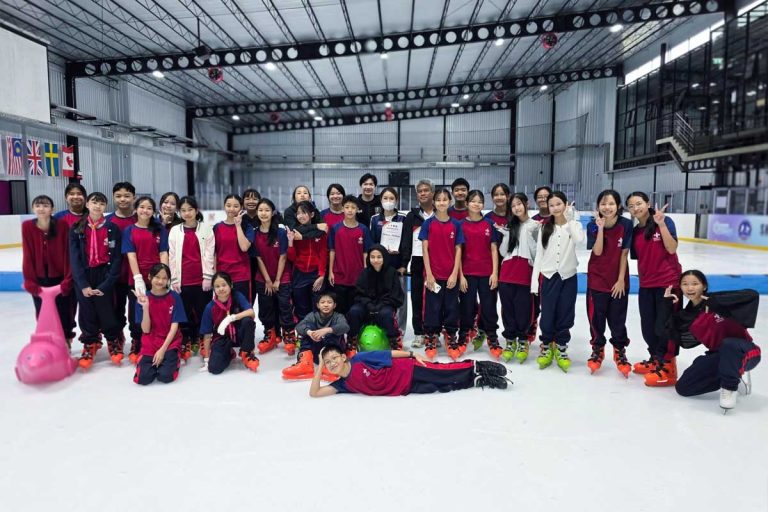🎓⛸️ ฉลองความสำเร็จ 30 นักสเก็ตรุ่นแรก 𝗠𝗢𝗡𝗧𝗙𝗢𝗥𝗧 𝗜𝗖𝗘 𝗦𝗞𝗔𝗧𝗘 𝗖𝗟𝗨𝗕!